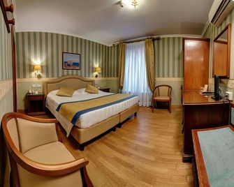 Hotel Piazza Di Spagna - Rome - Bedroom