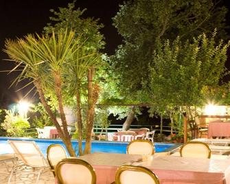 Albergo B&B Antica Trattoria Bacco - Circello - Piscina