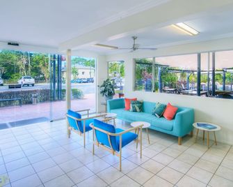 Cairns Queenslander Hotel & Apartments - Cairns - Lobby