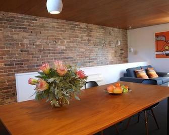 The Old Dairy loft, inner city accommodation - Sídney - Comedor