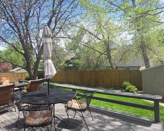 Wonderful Ranch-Louisville-Gas F.P. On Back Patio/H.S. Int-Gas F/P Living Room. - Louisville - Innenhof