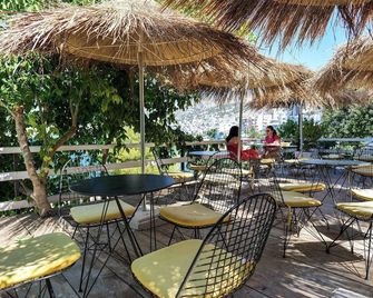 Hotel Sunrays - Sarandë - Binnenhof