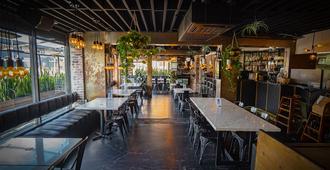 H By H Hospitality - Los Angeles - Bar