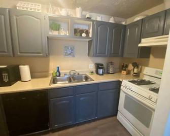 Second Floor Apartment 1 block from Lafayette Park - St. Louis - Phòng bếp