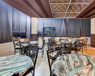OYO Townhouse 526 Ranipur Mor - Haridwar - Restaurant