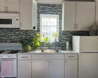 Charming 2-bedroom house with WiFi, AC in lovely Rolleville - Rolleville - Kuchnia