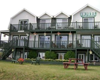Hotel Sous La Croix - Tadoussac - Budova