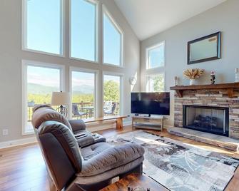 Hidden Escape with a View - Mill Spring - Sala de estar