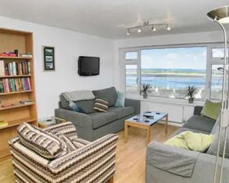 The Mount - Bideford - Living room