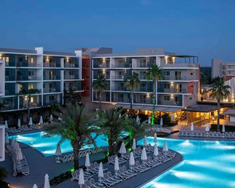 Barut Goia - Side - Edificio