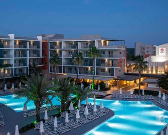 Barut Goia - Side - Building