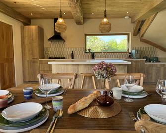 Le Clos du Haut - Fierville-les-Parcs - Dining room