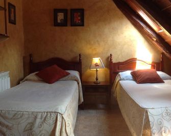 Hostal Nau Pradets - Viella - غرفة نوم