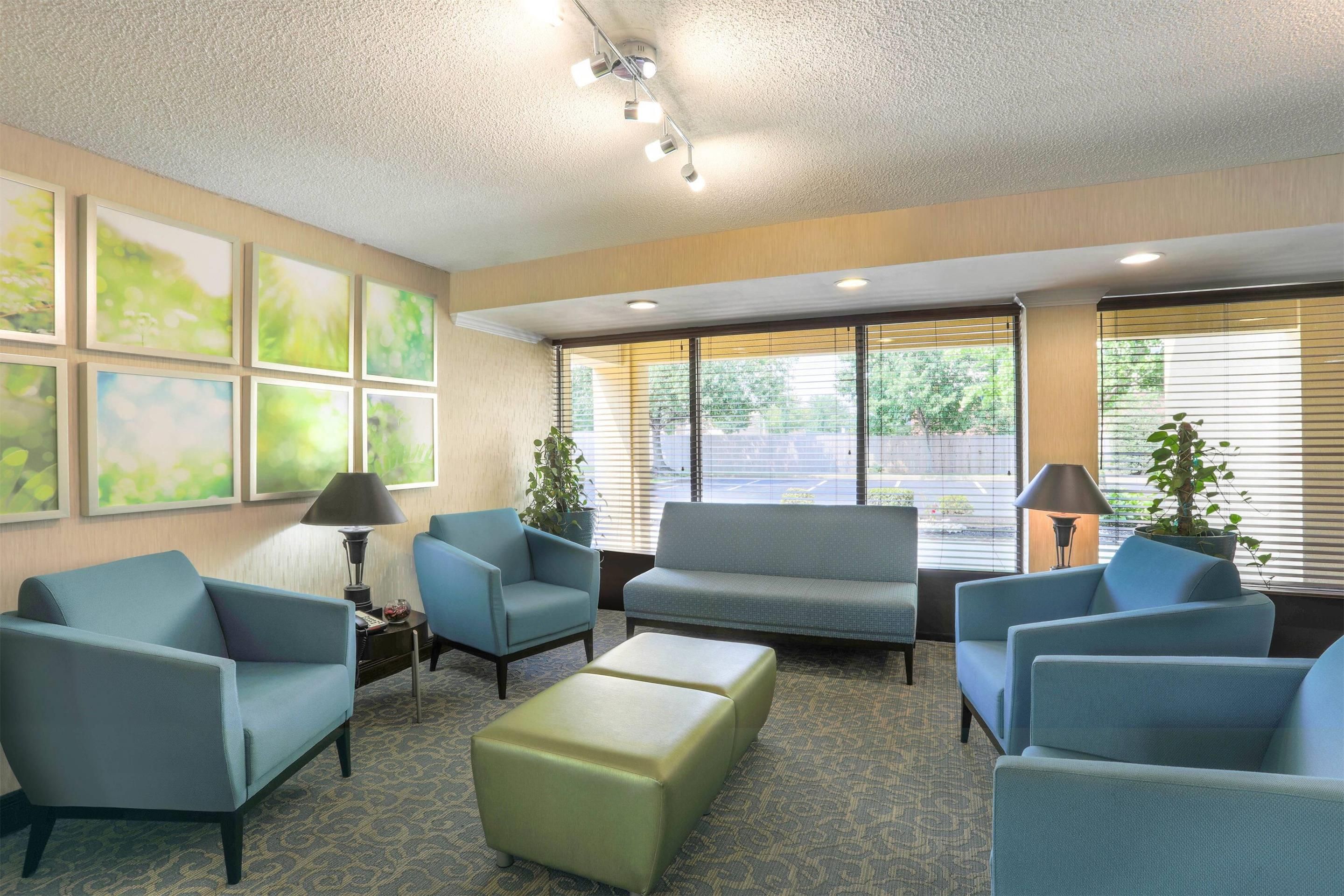Days Inn by Wyndham Newark Wilmington - Newark - Lounge