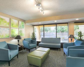 Days Inn by Wyndham Newark Wilmington - Newark - Sala de estar