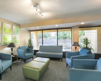 Days Inn by Wyndham Newark Wilmington - Newark - Lounge