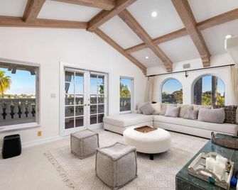 Stradella Spanish - Contemporary Mediterranean Estate w/ Resort-style Yard - Los Angeles