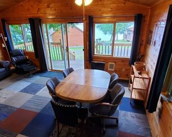 Quiet 2 Bedroom Bass Cabin In The Trees - Kabetogama - Dining room