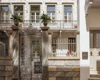 Alma Syros - Ermoupoli - Building