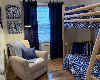 Great location! Close to ECU and Vidant - Greenville - Living room