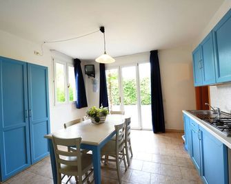 Camping Bella Italia - Peschiera del Garda - Kitchen