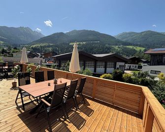 Panoramic apartment in Niedernsill with terrace and garden. Pet friendly - Niedernsill - Balkón