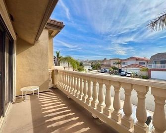 4035R Marina Mansion - Oxnard - Balcón