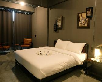 Rider Bedroom Hostel & Cafe - Pran Buri - Bedroom