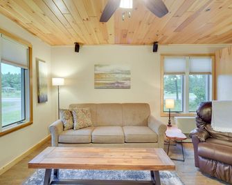 Cozy Cable Cabin Rental - Pet Friendly! - Cable - Sala de estar