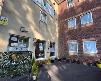 Go2 Gloucester Hotel By OYO - Gloucester - Edificio