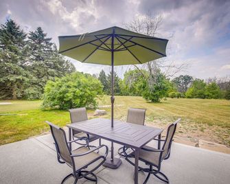 Updated Plymouth Home about 5 Mi to Road America! - Plymouth - Patio