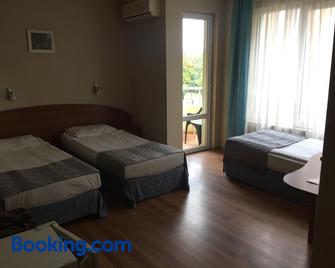 Hotel Lazuren Briag - Burgas - Bedroom