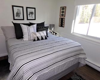 Blue River Condos 3 Bed 2 Bath - Frisco - Bedroom