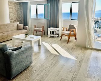 Silver Tower Family Apart Otel - Kusadasi - Huiskamer
