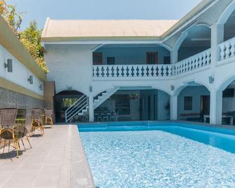ADMIRIA 1 Resort can be used for intimate/small/family occasions/parties. - Calamba - Piscina