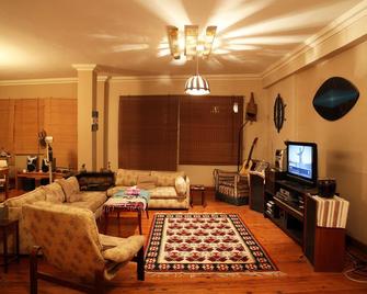 Best Located Hip Apartment In Cairo For Rent! - El Cairo - Sala de estar