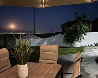 3-bedroom house in tranquil West Valley with AC, WiFi - West Jordan - Patio