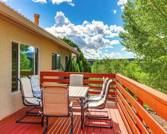 Mountain-View Deck Pet-Friendly Home in Prescott - Prescott - Balcón