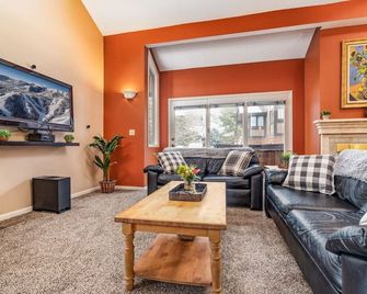 Cottonwood Cove - New Hot Tub - West Valley City - Living room