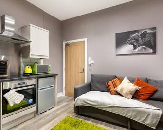 Darlington Town Centre 1 Bedroom Modern Apartment - Darlington - Living room