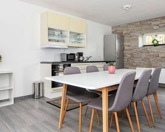 Tranquil Riverside Retreat-By Traum - Holstebro - Dining room