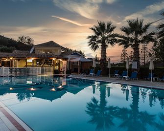 Hotel Petros - Tsilivi - Pool