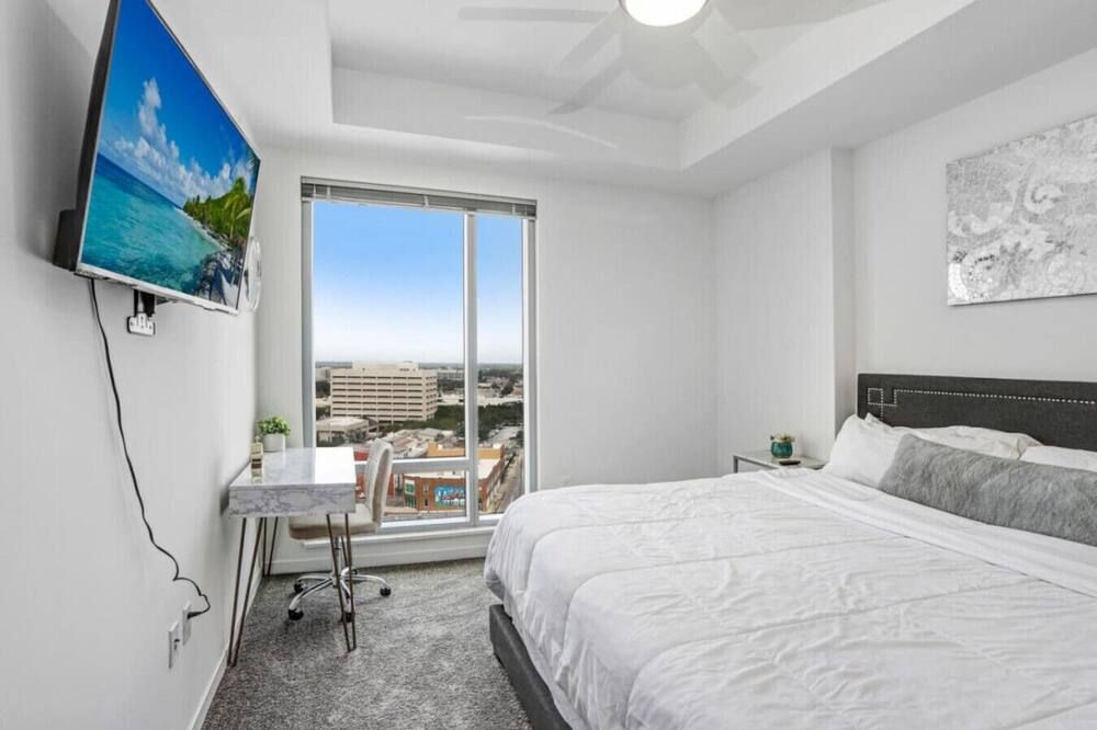 Urban Chic 1br Downtown Tampa Pool & Balcony Views - تامبا - غرفة نوم