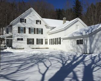 Beautiful historic home in the High Peaks Area of the Adirondacks - Elizabethtown - Edificio
