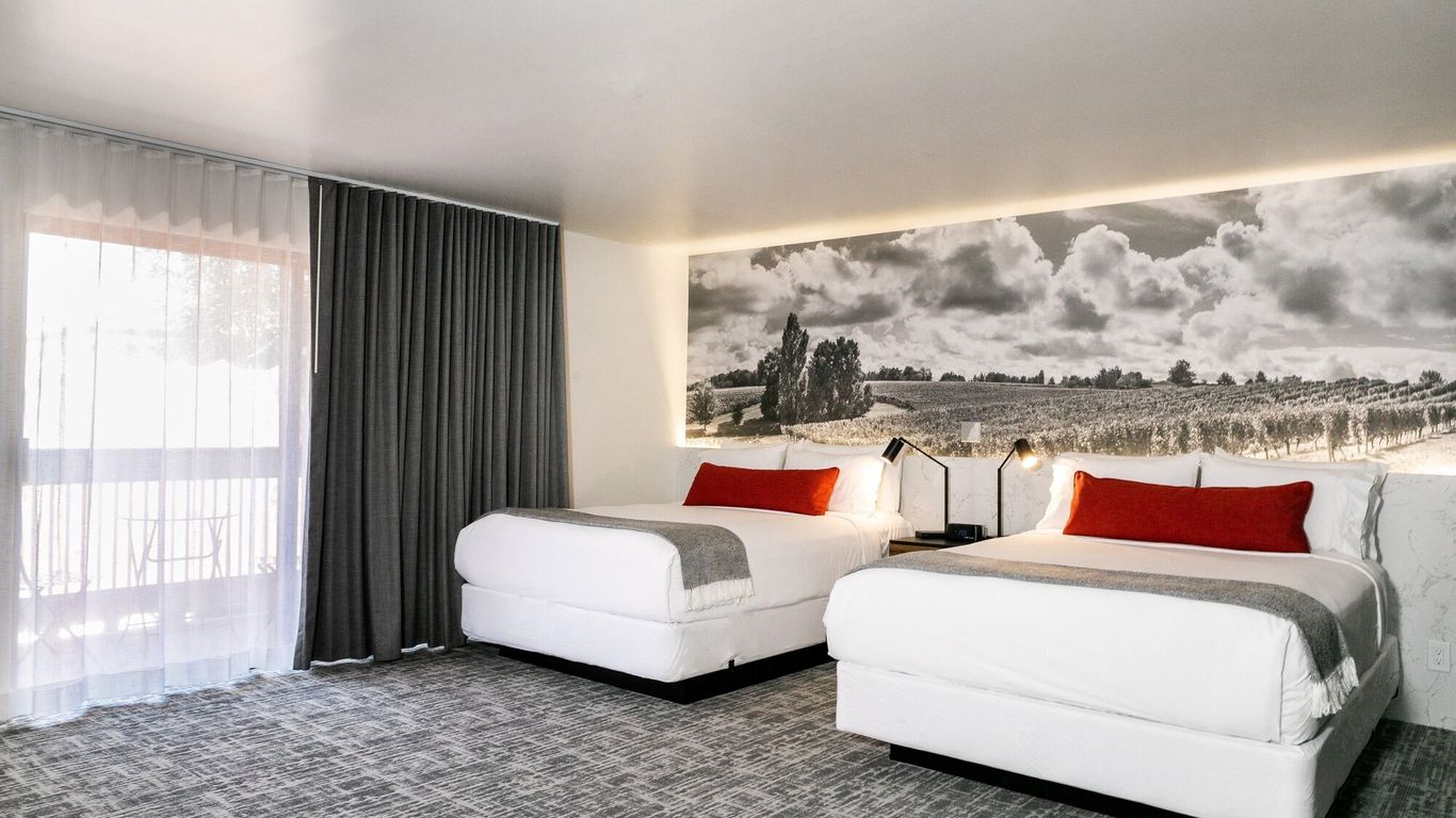 Vinland Hotel and Lounge