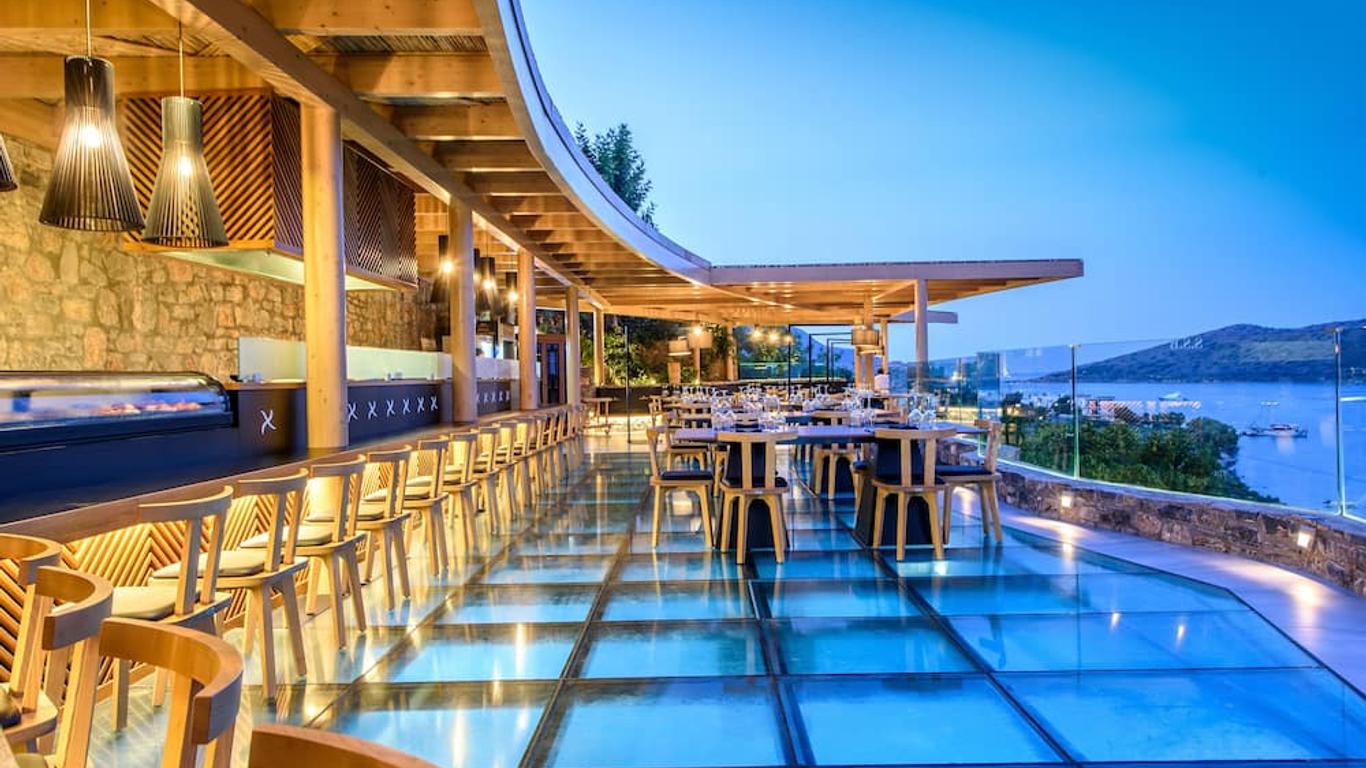 Royal Marmin Bay Boutique & Art Hotel