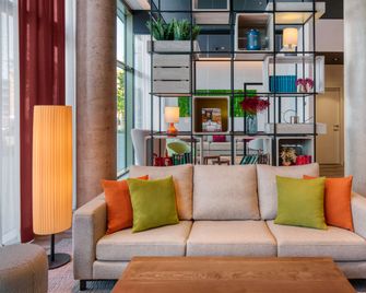 Intercityhotel Saarbrücken - Saarbrücken - Lounge