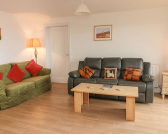 The Outlook - Taunton - Living room