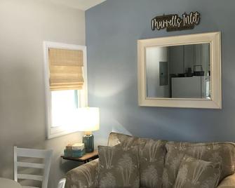 The Cedar Point House - Murrells Inlet - Living room