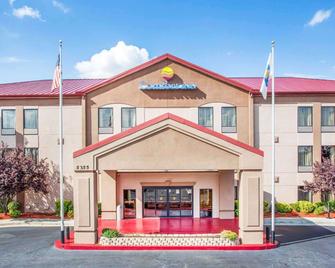 Comfort Inn & Suites at Stone Mountain - Stone Mountain - Gebäude